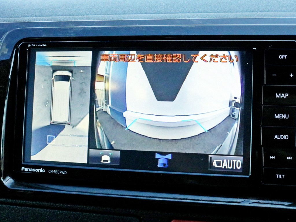 ストラーダSDフルセグナビを搭載しています。ナビとしては勿論、オーディオや映像モニターとしてもご活用頂けます。バックカメラやパノラミックビューモニターの映像はナビモニターに描写されます。
