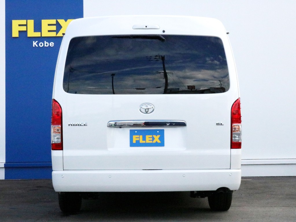 ハイエースをお探しならＦＬＥＸ神戸店へ！　神戸店の展示車両は勿論、全国のＦＬＥＸが保有するハイエースの中から貴方にぴったりの一台をお探し致します！