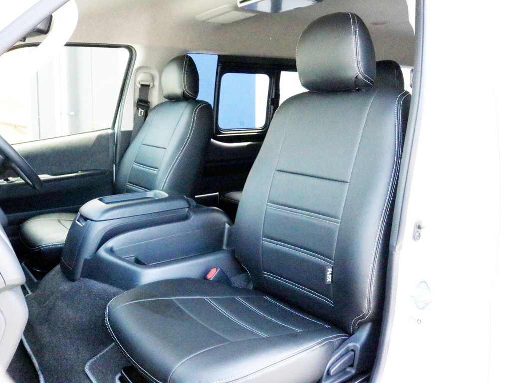 FLEXオリジナル　レザー調シートカバーを装着済み！　車内の高級感を演出すると共に、純正シートの保護効果も期待出来ます。