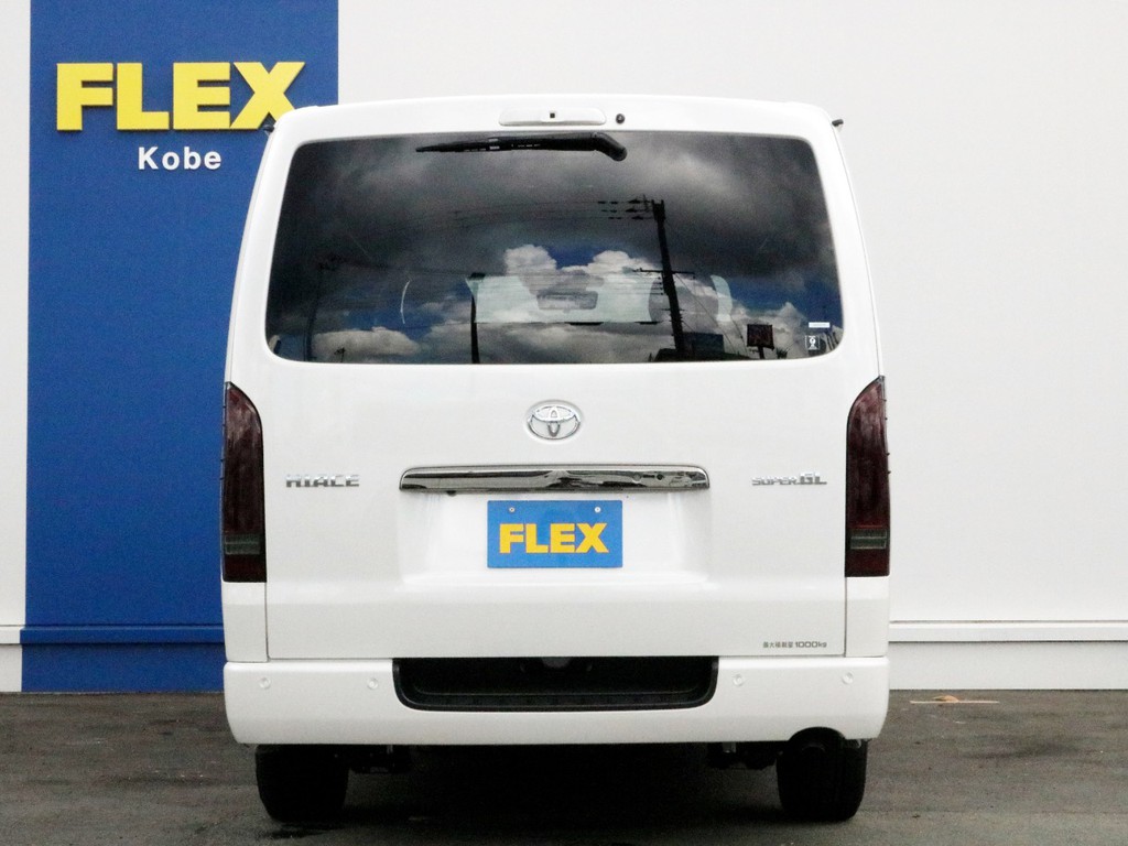 ハイエースをお探しならＦＬＥＸ神戸店へ！　神戸店の展示車両は勿論、全国のＦＬＥＸが保有するハイエースの中から貴方にぴったりの一台をお探し致します！