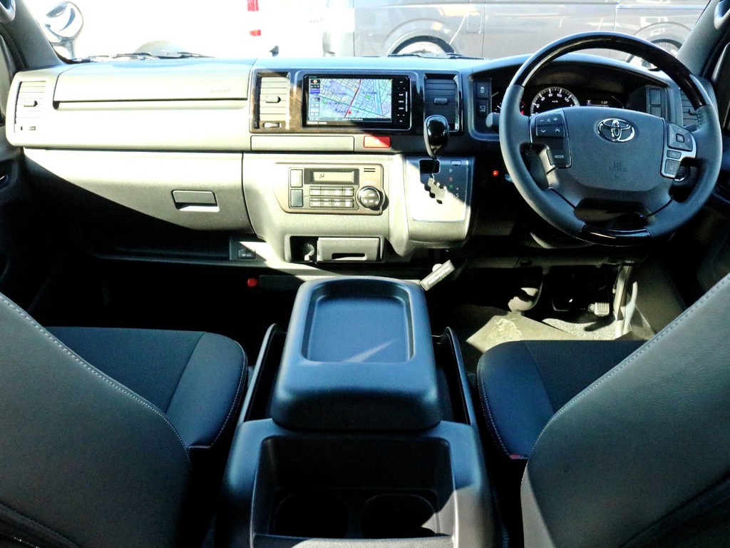 新車　ハイエーススーパーGL　2.0G　２WD　ダークプライムⅡ　ライトカスタムパッケージ！　FLEXアイテムを中心にパッケージ化しリーズナブルな新車価格を両立！　街乗りに適したガソリン２WDです。