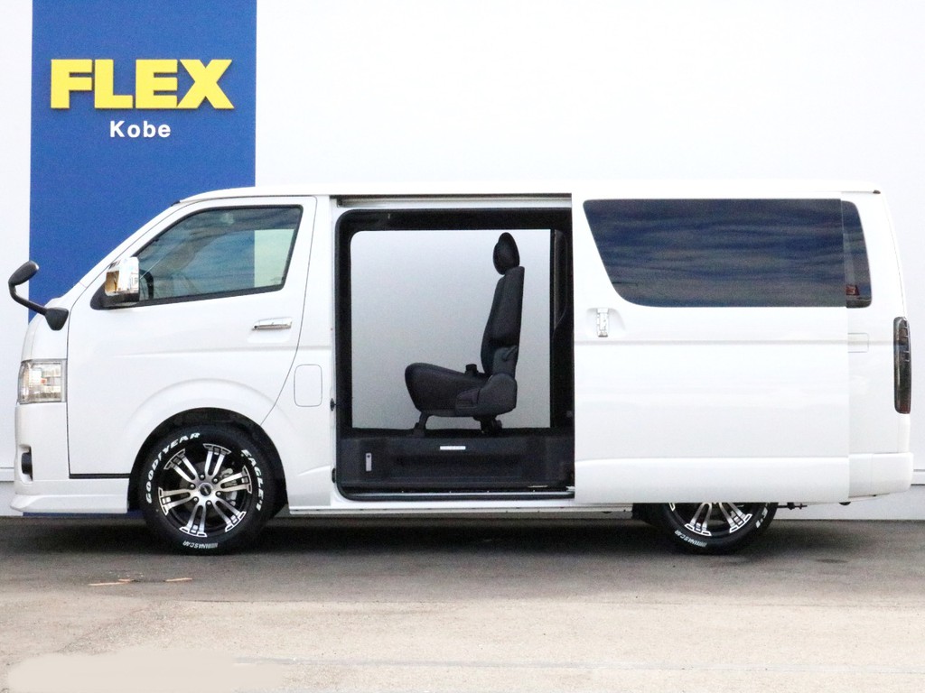 両側パワースライドドア完備！　人の乗り降りや荷物の積み下ろしが楽になります。パワースライドドアは運転席からも操作可能です。