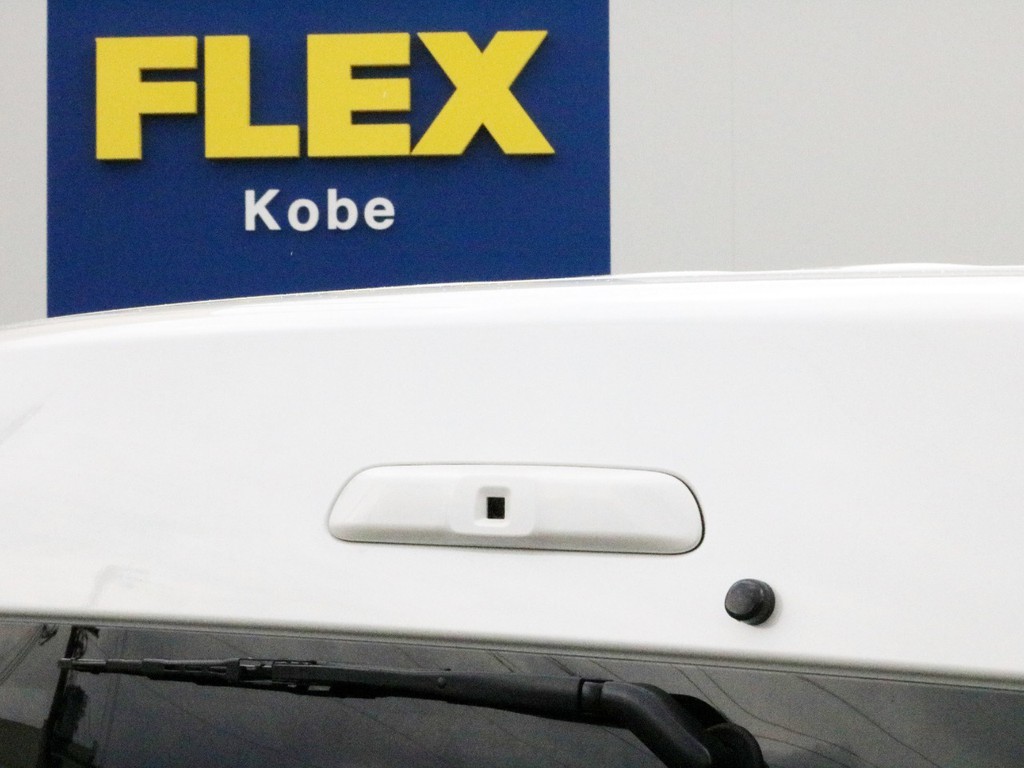 勿論、未登録新車なので6型から新たに加わったメーカーオプションのデジタルインナーミラー、パノラミックビューモニター、インテリジェントクリアランスソナーを完備しています！