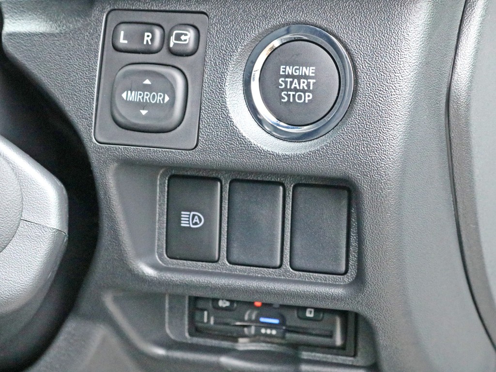 ダークプライムⅡ特別仕様車なのでプッシュスタート＆スマートエントリーを標準装備しています。ハイウェイドライブの必需品ETCもビルトイン済みです。