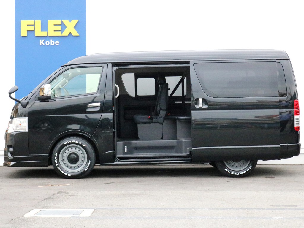 新車時メーカーオプションのパワースライドドアも完備！　運転席からも開閉が可能なので、後席に座るゲストの迎入れに便利です。