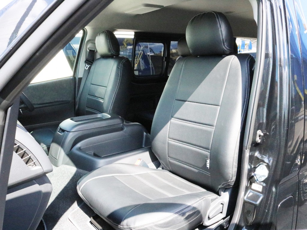FLEXオリジナルレザー調シートカバーを装着済み！　車内の高級感を演出すると共に純正シートの保護効果も期待出来ます。