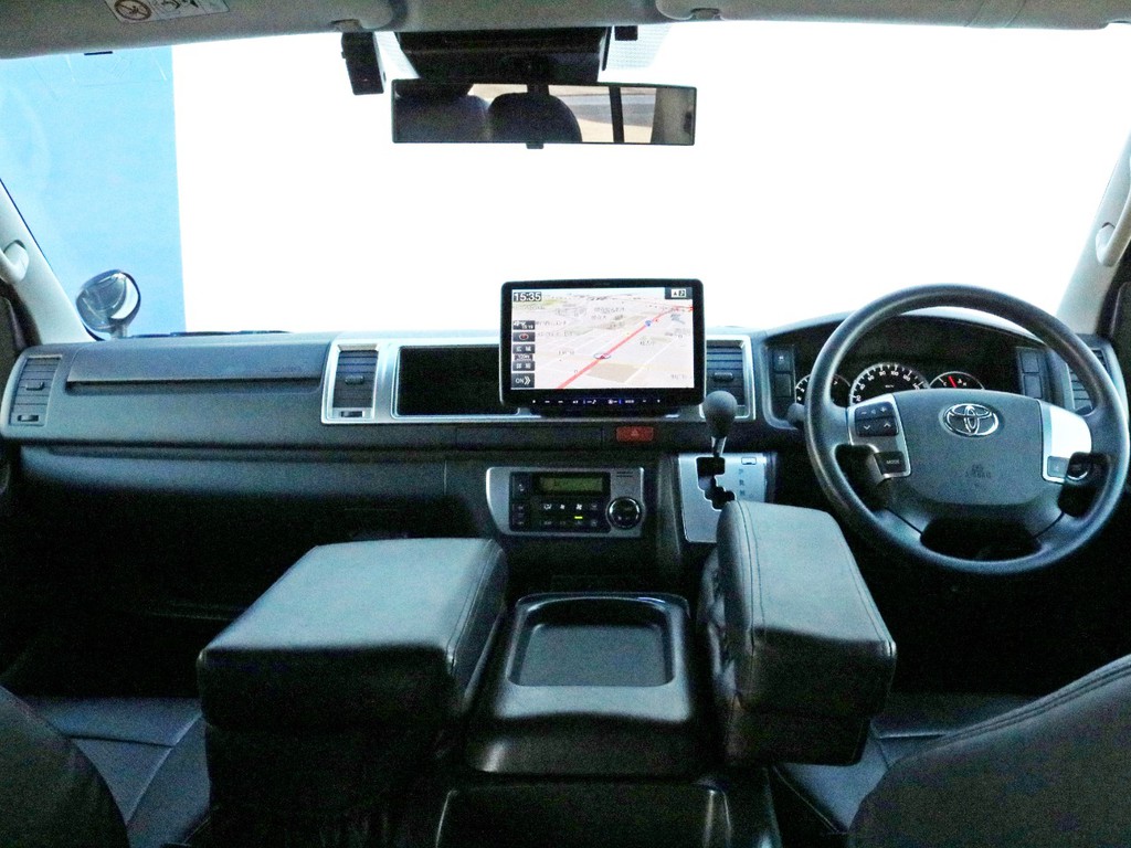 走行距離はまだまだこれからの4万ｋｍ弱。旅行にも送迎にも、リノカのベース車両としても使える一台です！　人気車両に人気アイテムが装着された限定一台の車両の為、ご来店お問い合わせはお早めに！