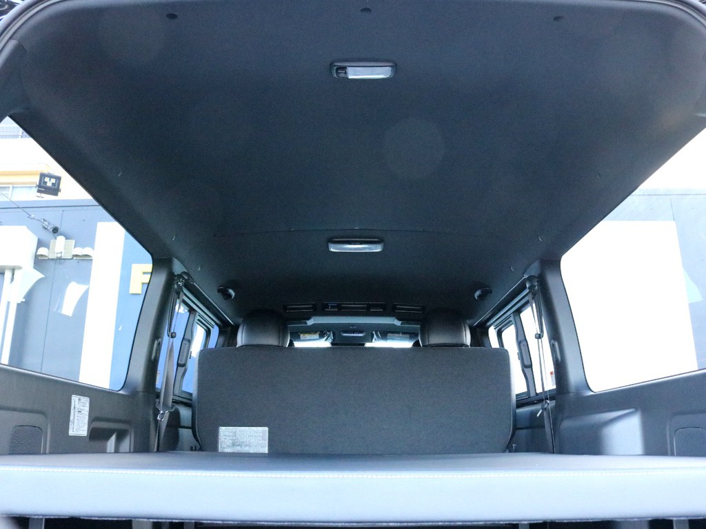 ダークプライムⅡ特別仕様なのでブラックルーフ＆ブラックピラーが標準装備されています。車内に高級感が漂います。