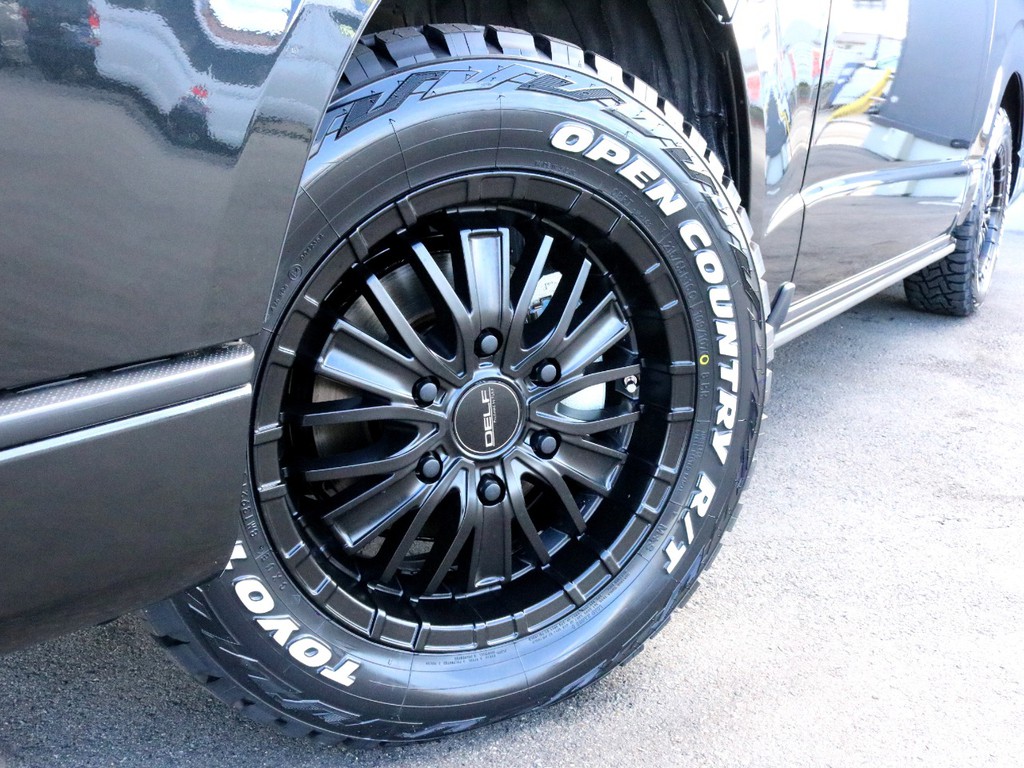 FLEX　MF01　16インチAWを装着済み！　タイヤはオフロードに活用頂けるTOYOオープンカントリータイヤを合わせています。