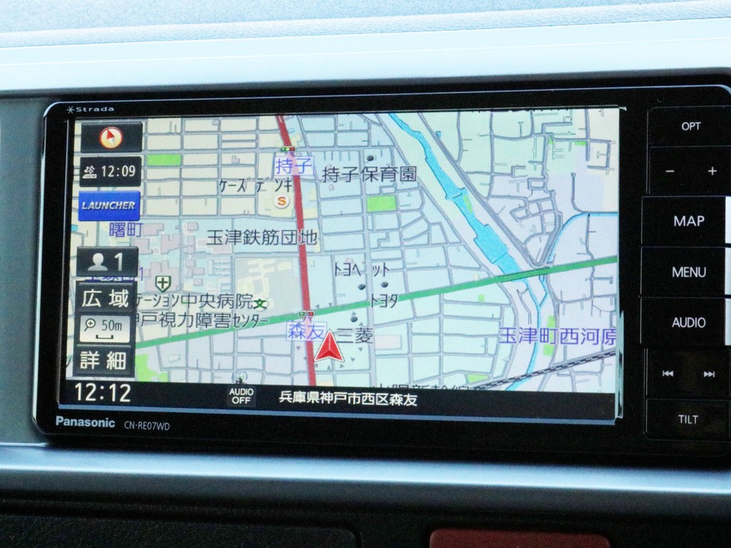 ストラーダSDフルセグナビを搭載！　ナビとしては勿論、オーディオや映像モニターとしてもご活用頂けます。パノラミックビューモニターやバックカメラの映像はナビモニターに描写されます。