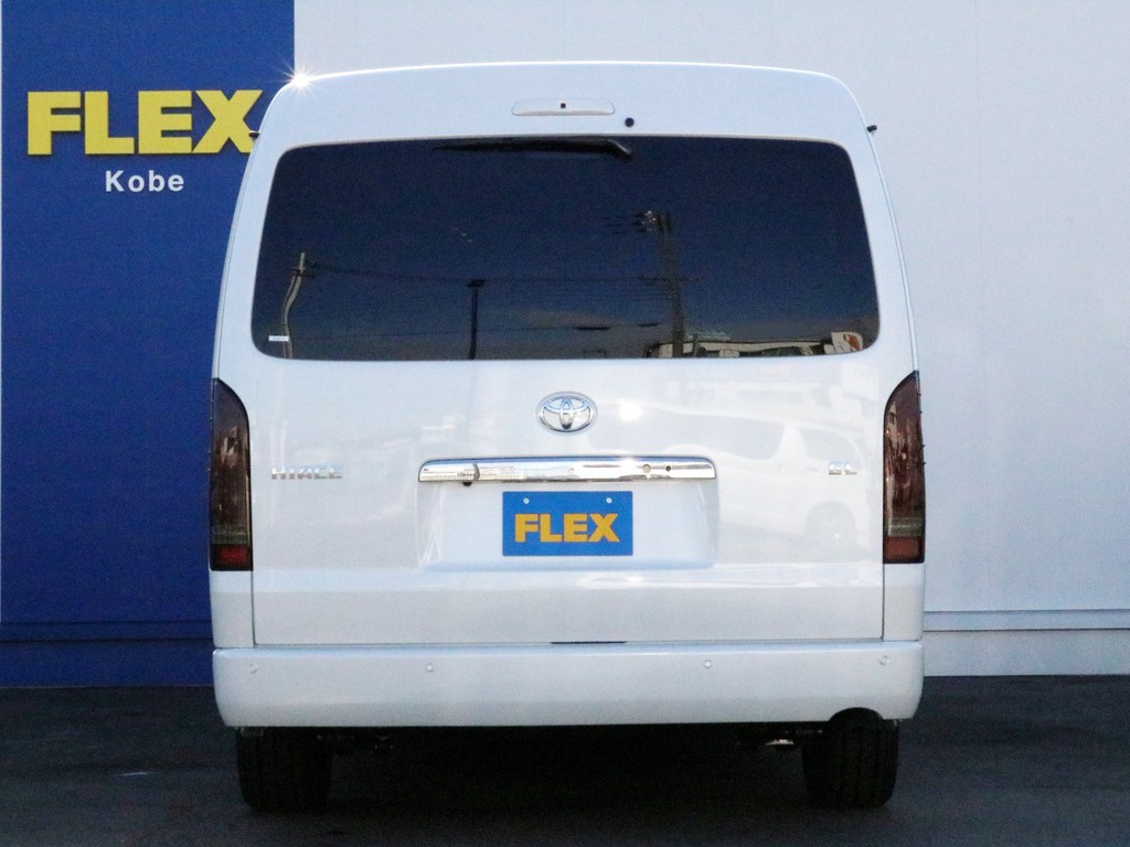 ハイエースをお探しならFLEX神戸店へ！　神戸店の展示車両は勿論、全国のFLEXが保有するハイエースの中から貴方にぴったりの一台をお探し致します！
