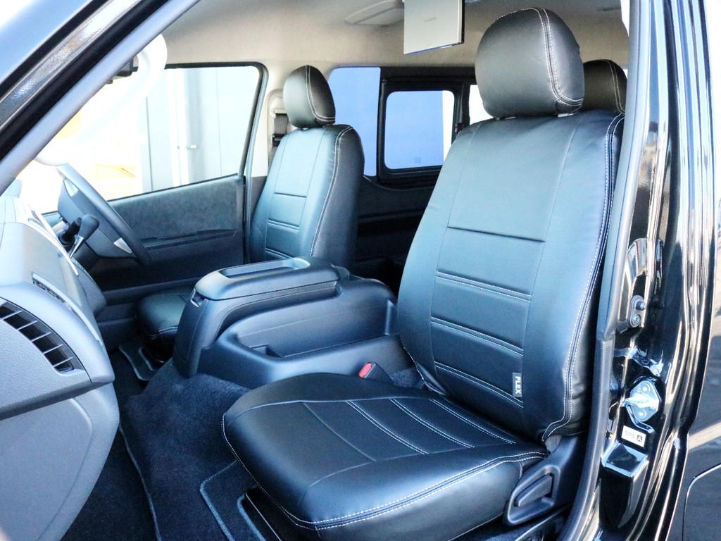 FLEXオリジナルレザー調シートカバーを装着済み！　車内の高級感を演出すると共に、純正シートの保護効果も期待出来ます。