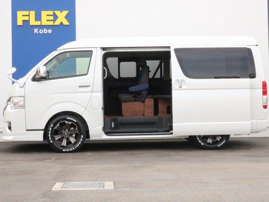 新車時メーカーオプションのパワースライドドアを完備！　乗り降りが大変楽になります。パワースライドドアは運転席からも操作することが可能です。