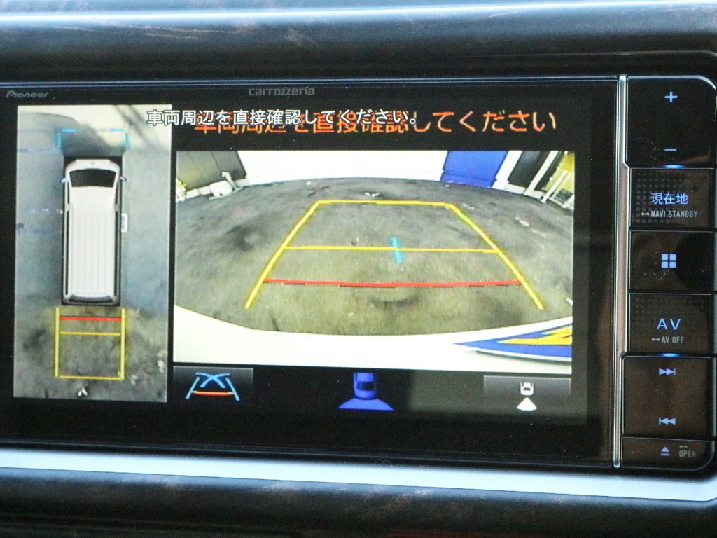 カロッツェリアSDフルセグナビを搭載！　バックカメラやパノラミックビューモニターの映像はナビモニターに出力されます。