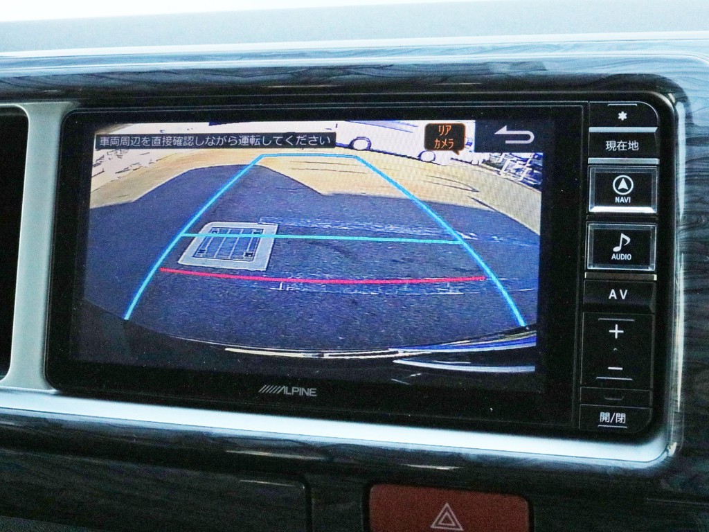 アルパインSDフルセグナビを搭載！　ナビとしては勿論、オーディオや映像モニターとしてもご活用頂けます。バックカメラの映像はナビモニターに描写されます。