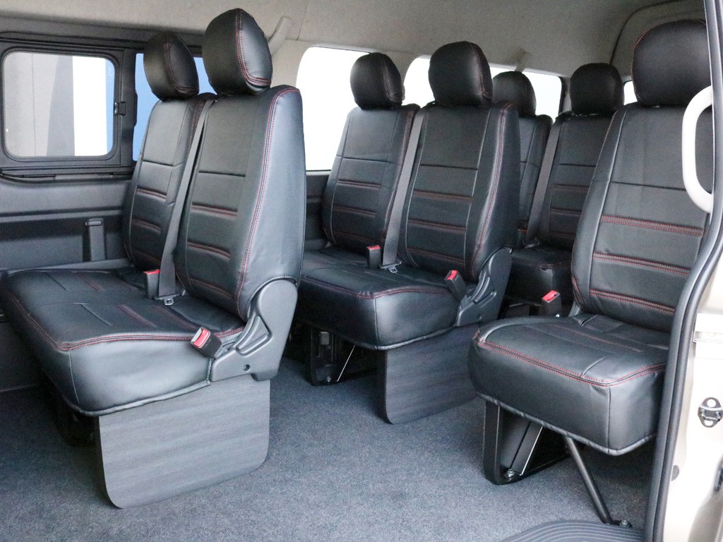 勿論全席にシートカバー装着済みです！　車内に統一感があります。