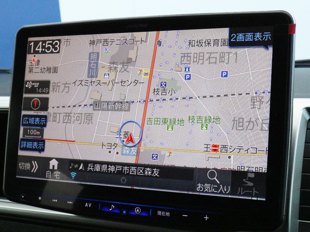 憧れのBIGーX11インチナビを搭載！　モニター部分をパネルから飛び出させることによって、通常の車載ナビよりも大きな画面を実現させています。