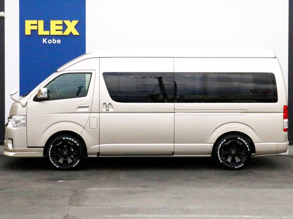 1インチローダウン施工済み！　車高が低くなることによって日々の乗り降りが少し楽になります。寒冷地仕様なのでスライドドアの下には凍結防止用のアウトサイドモールディングが設置されています。
