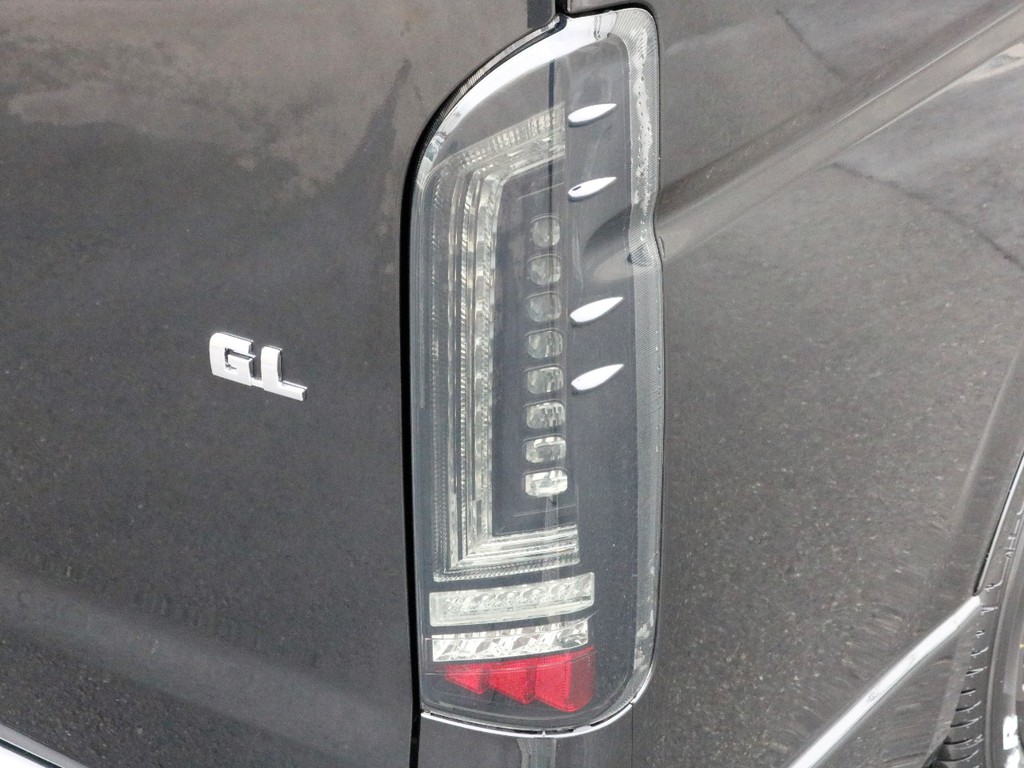 FLEXプレステージブラックLEDテールランプを装着済み！　黒いボディにとても似合う一味違うテールランプです。