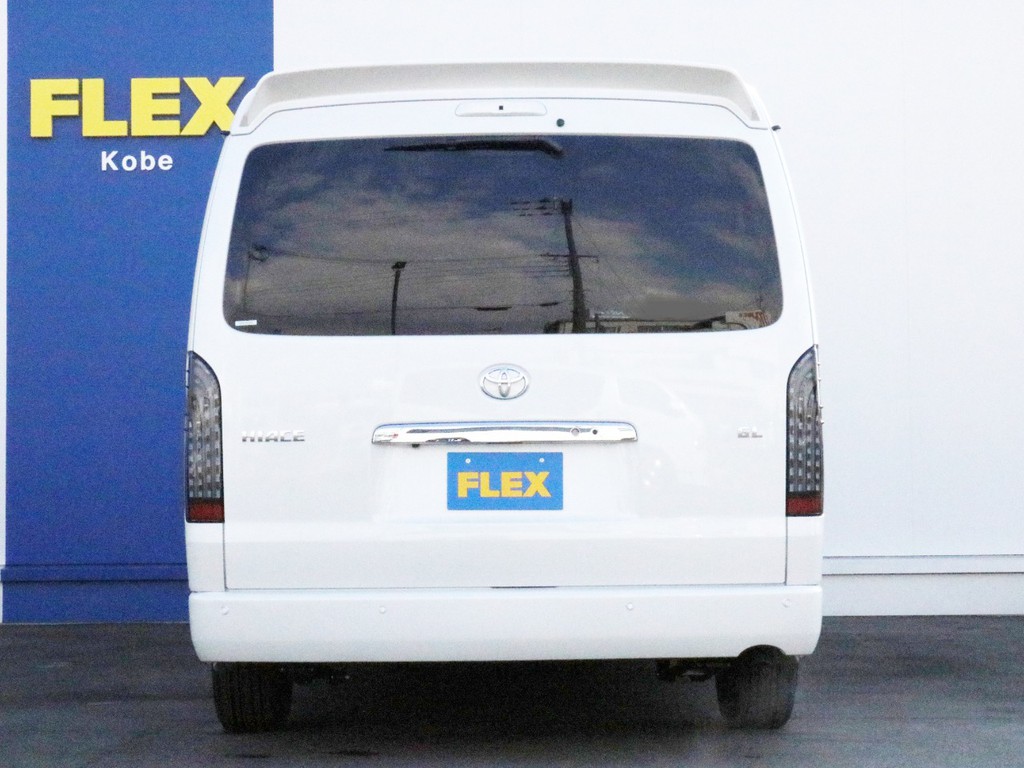 ハイエースをお探しならFLEX神戸店へ！　神戸店の展示車両は勿論、全国のFLEXが保有するハイエースの中から貴方にぴったりの一台をお探し致します！