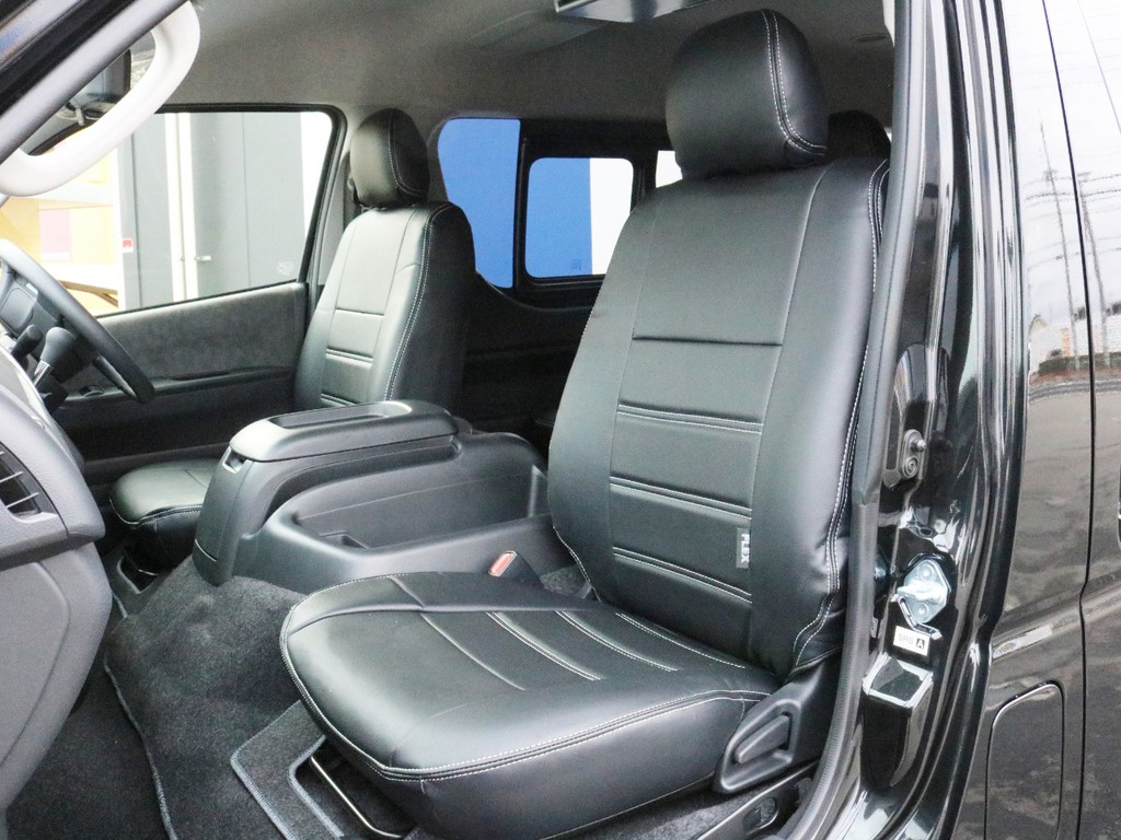 FLEXオリジナルレザー調シートカバーを装着済み！　車内に高級感をもたらす他、純正シートの保護効果も期待出来ます。