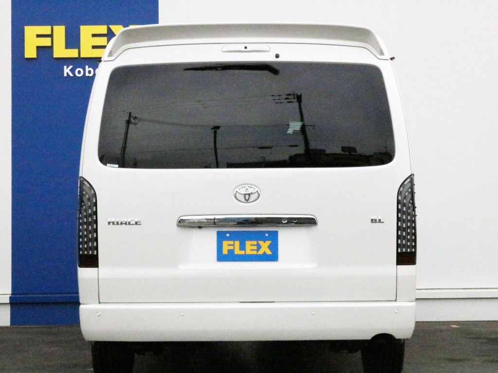 ハイエースをお探しならＦＬＥＸ神戸店へ！　神戸店の展示車両は勿論のこと、全国のＦＬＥＸが保有するハイエースの中から貴方にぴったりの一台をお探し致します！