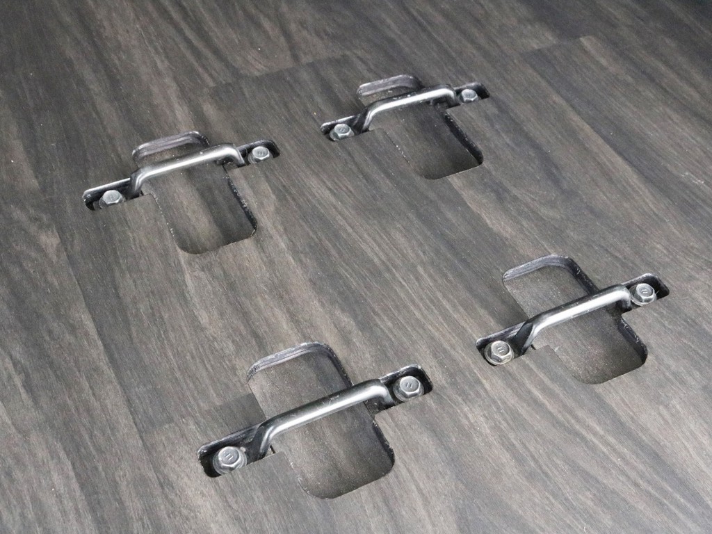 床張りフローリング施工済みです！　水拭き可能なのでお手入れがとても楽になります♪