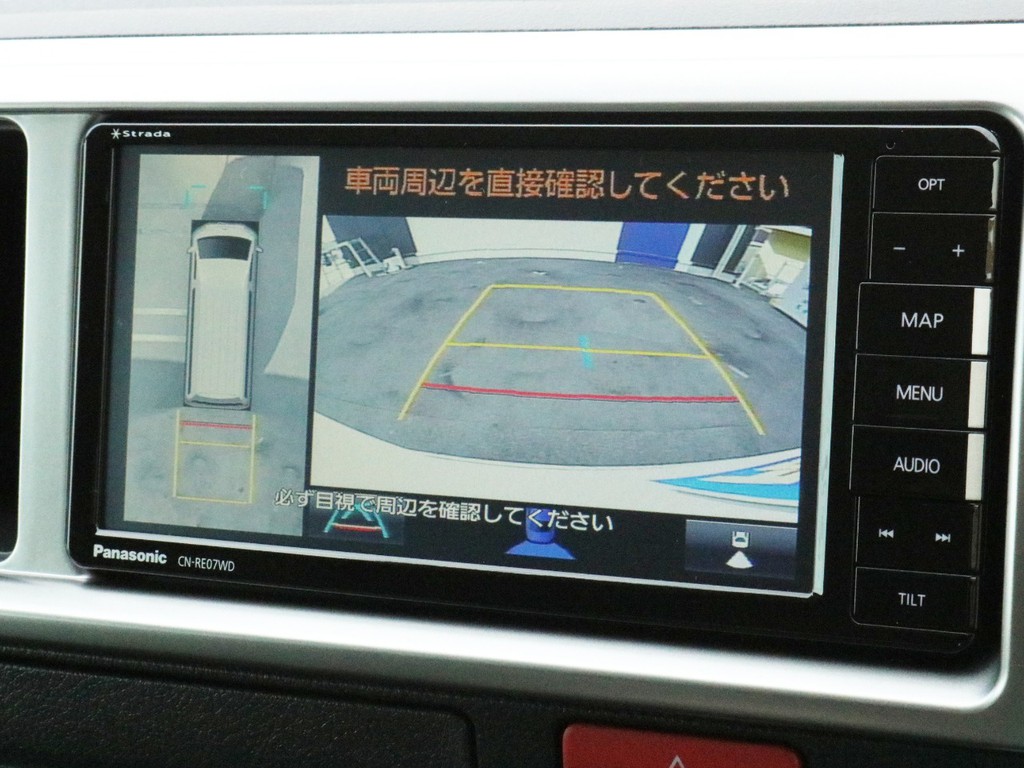 ストラーダSDフルセグナビを搭載！　ナビとしては勿論、オーディオや映像モニターとしてもご活用頂けます。バックカメラやパノラミックビューモニターの映像はナビモニターに出力されます。