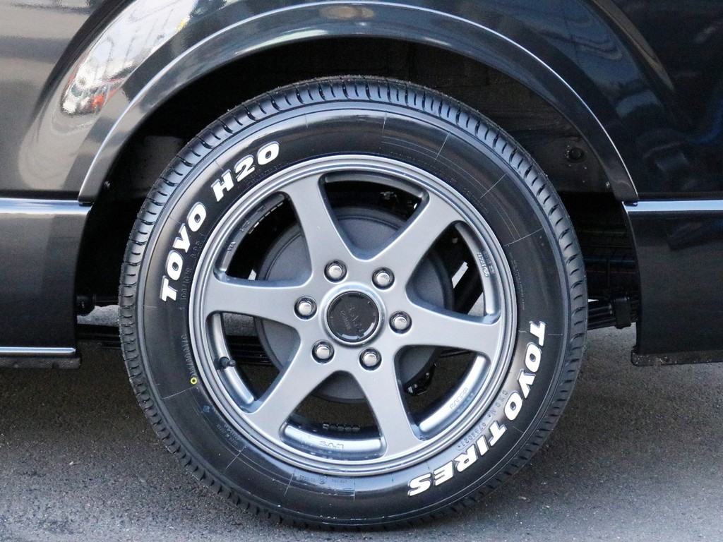 エンケイ　SAMカーゴAWを装着済み！　タイヤはTOYO H20タイヤを合わせました。