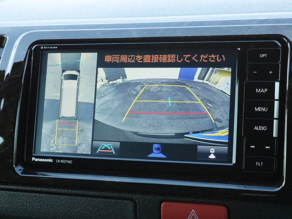 ストラーダSDフルセグナビを搭載！　ナビとしては勿論、オーディオや映像モニターとしてもご活用頂けます。バックカメラやパノラミックビューモニターの映像はナビモニターに出力されます。