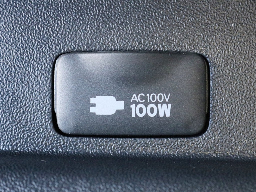 あると便利なアクセサリーコネクターＡＣ１００Ｖを完備！　モバイル端末の充電などにご活用頂けます。
