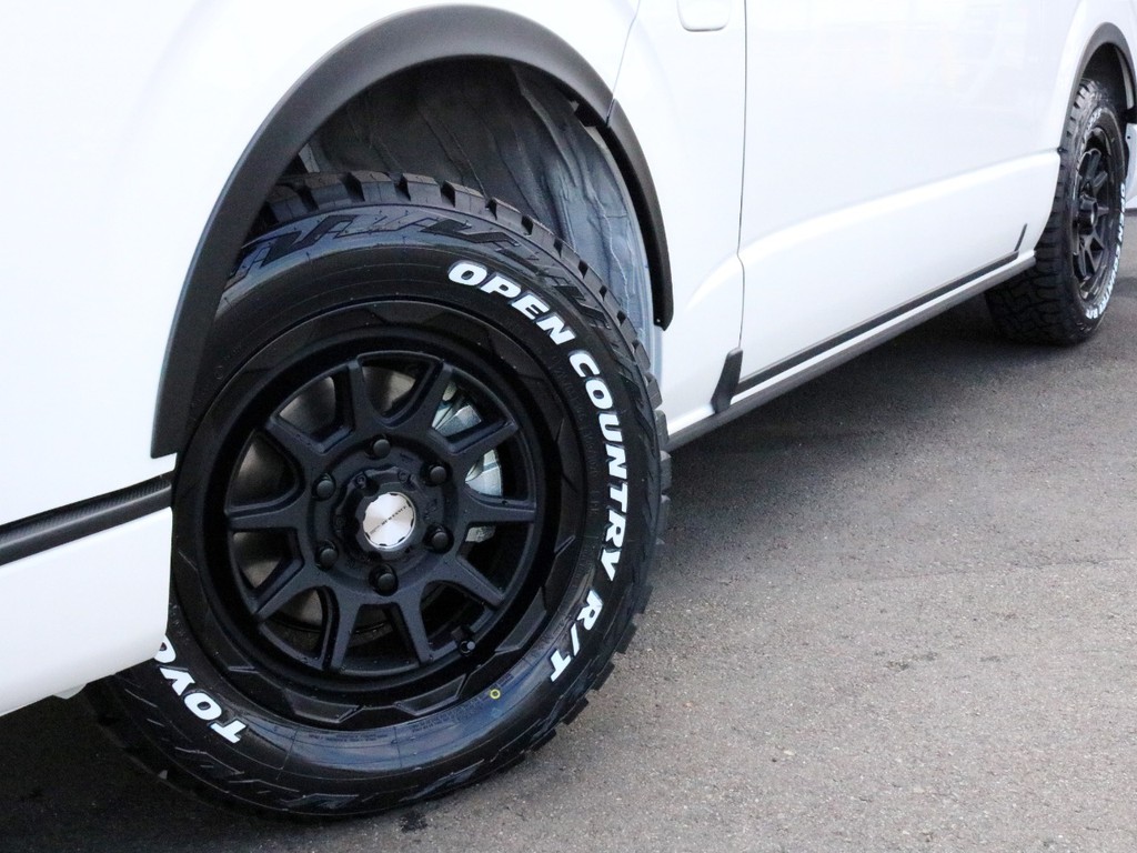 マッドヴァンスAWを装着済み！　タイヤも走破性の高いTOYOオープンカントリータイヤを合わせています！
