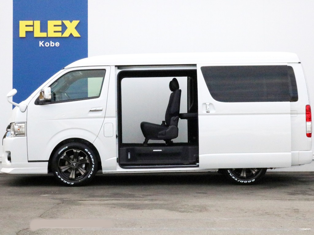 新車時メーカーオプションの両側パワースライドドアを完備！　左右どちらからでも荷物の積み下ろしや人の乗り降りが可能です。
