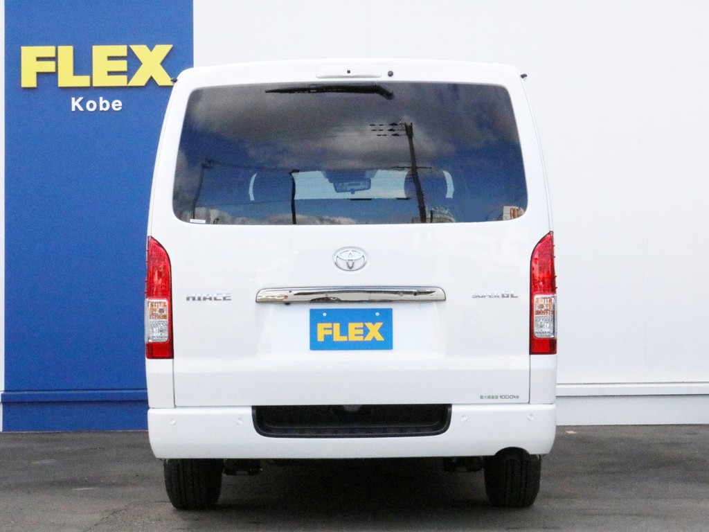 ハイエースをお探しならFLEX神戸店へ！　神戸店の展示車両は勿論、全国のFLEXが保有するハイエースの中から貴方にぴったりの一台をお探し致します！
