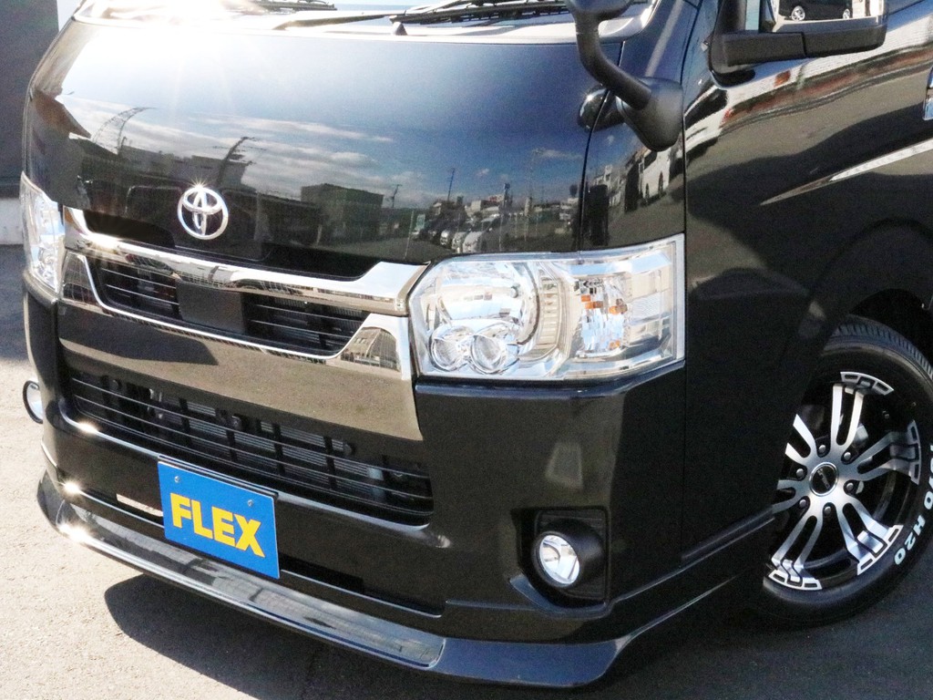 FLEXデルフィーノラインフロントリップを装着済み！　フェイス回りが引き締まって見えます。