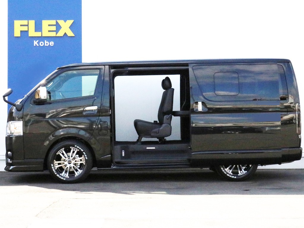 バンタイプは左右どちらからでもスライドドアの開閉が可能です。風通しも良いので停車時の急速換気にもご利用いただけます。