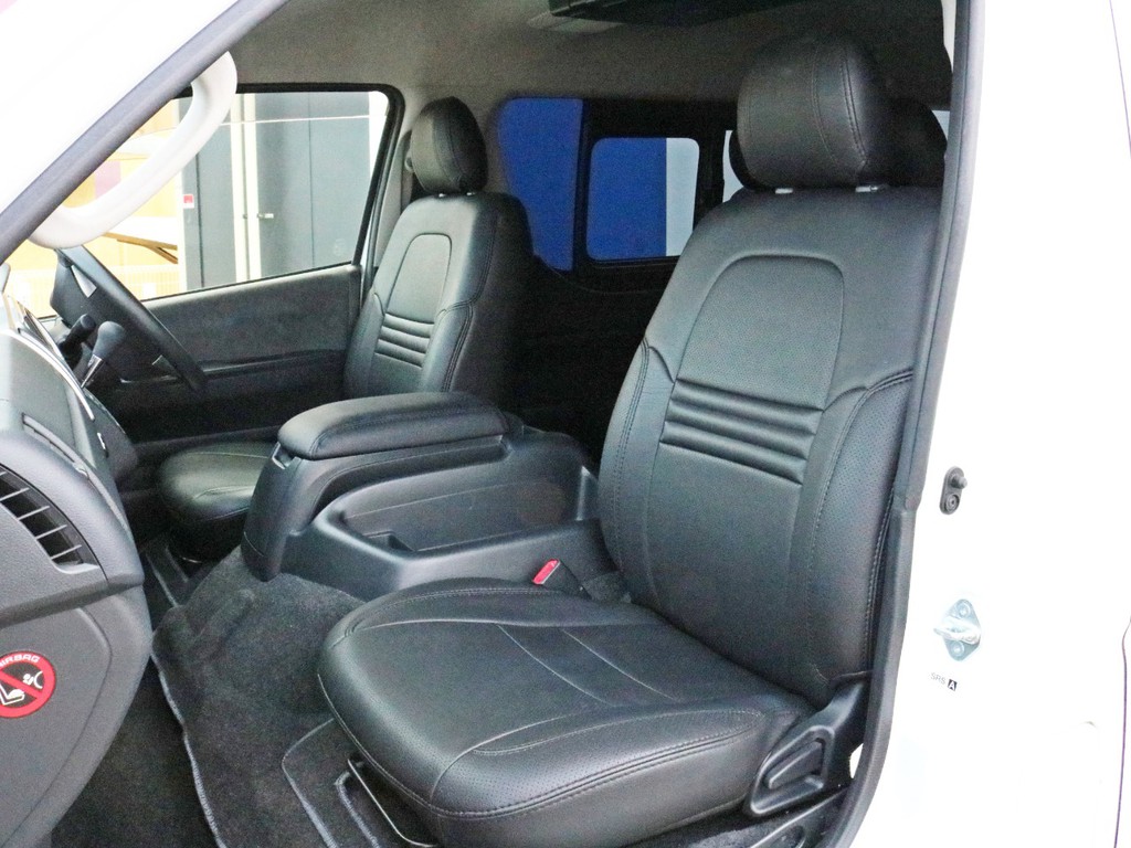 座席にはレザー調シートカバーが装着済みです。車内の高級感を演出すると共に、純正シートの保護効果も期待出来ます。