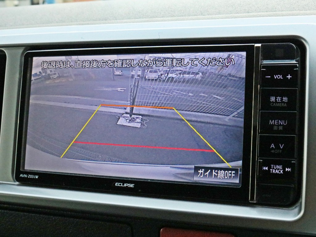 バックカメラの映像はナビモニターに描写されます。