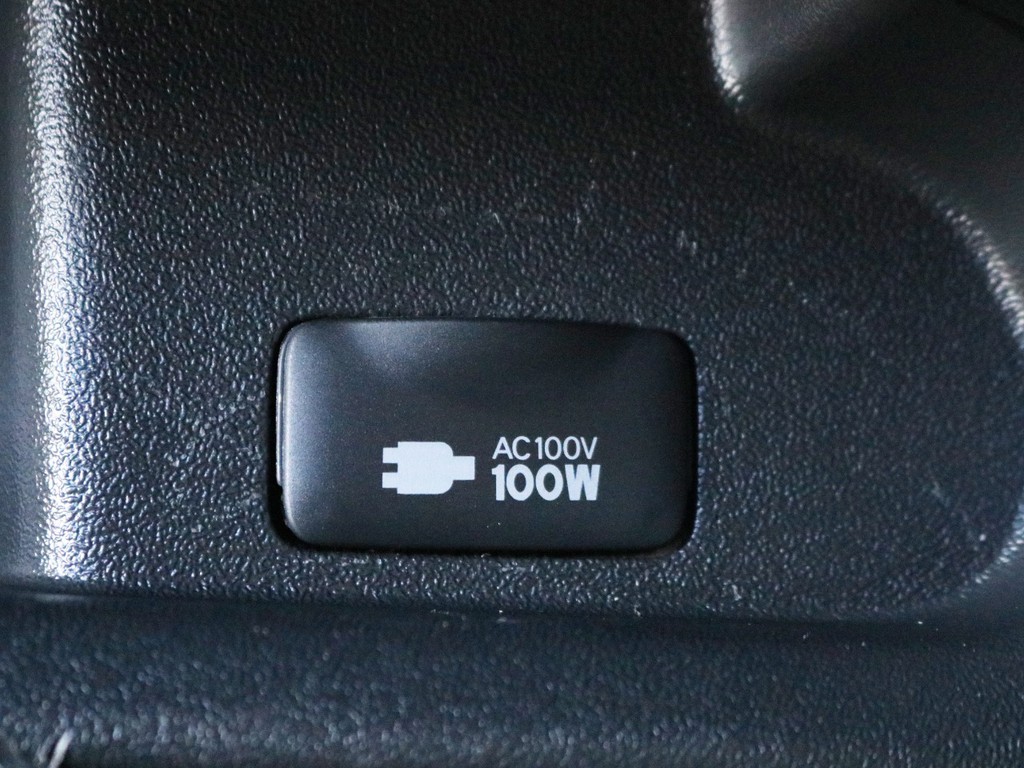あると便利なアクセサリーコネクターAC100Vを完備！　モバイル端末の充電などにご活用頂けます。