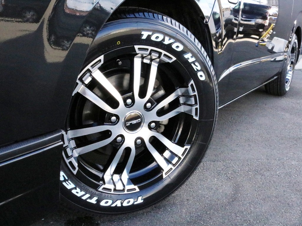 FLEXオリジナルDelf02 17AWを装着済み！　タイヤはTOYO H20ホワイトレタータイヤを合わせました！