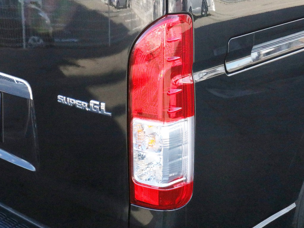 テールは旧式の純正テールを維持しています。FLEXオリジナルテールランプや新型純正テールランプへの変更など追加のカスタムも喜んでお受け致します。