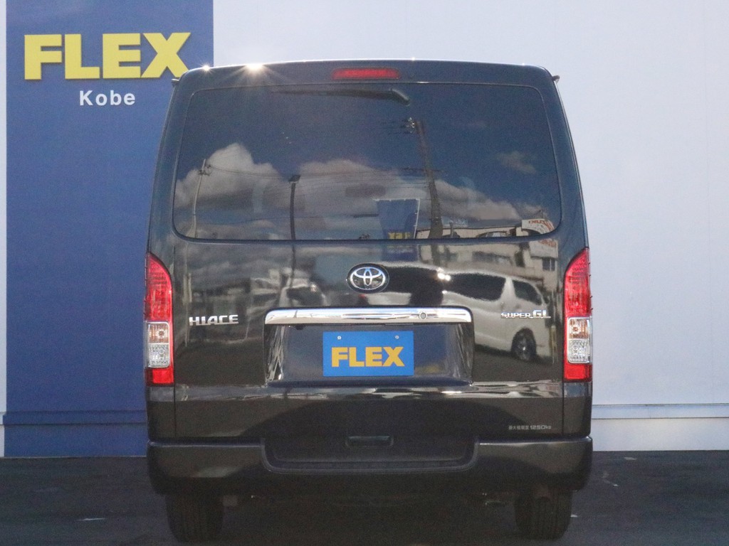 ハイエースをお探しならＦＬＥＸ神戸店へ！　神戸店の展示車両は勿論、全国のＦＬＥＸが保有するハイエースの中から貴方にぴったりの一台をお探し致します！