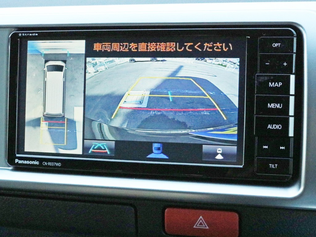 ストラーダSDフルセグナビを搭載！　パノラミックビューモニターやバックカメラの映像はナビモニターに描写されます。
