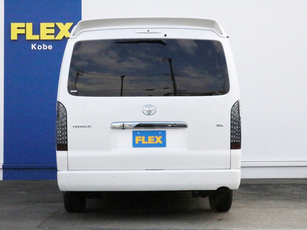 ハイエースをお探しならFLEXハイエース神戸店へ！　神戸店の展示車両は勿論、全国のFLEXが保有するハイエースの中から貴方にぴったりの一台をお探し致します！