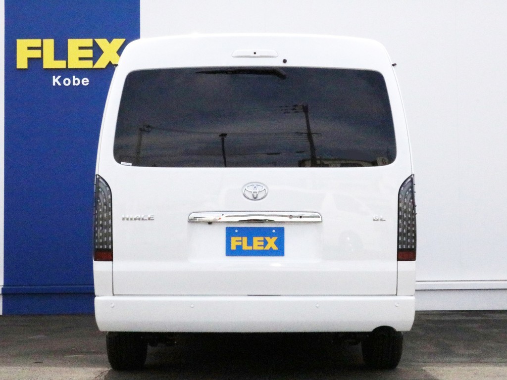 ハイエースをお探しならFLEX神戸店へ！　神戸店の展示車両は勿論、全国のFLEXが保有するハイエースの中から貴方にぴったりの一台をお探し致します！