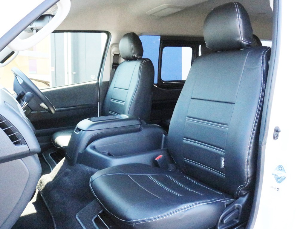 レザー調シートカバーを装着済み！　車内の高級感を演出すると共に純正シートの保護効果も期待出来ます。
