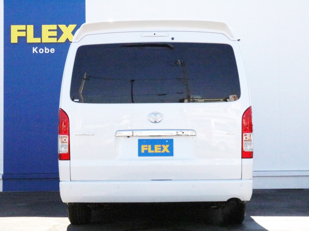 ハイエースをお探しならFLEX神戸店へ！　神戸店の展示車両は勿論、全国のFLEXが保有するハイエースの中から貴方にぴったりの一台をお探し致します！