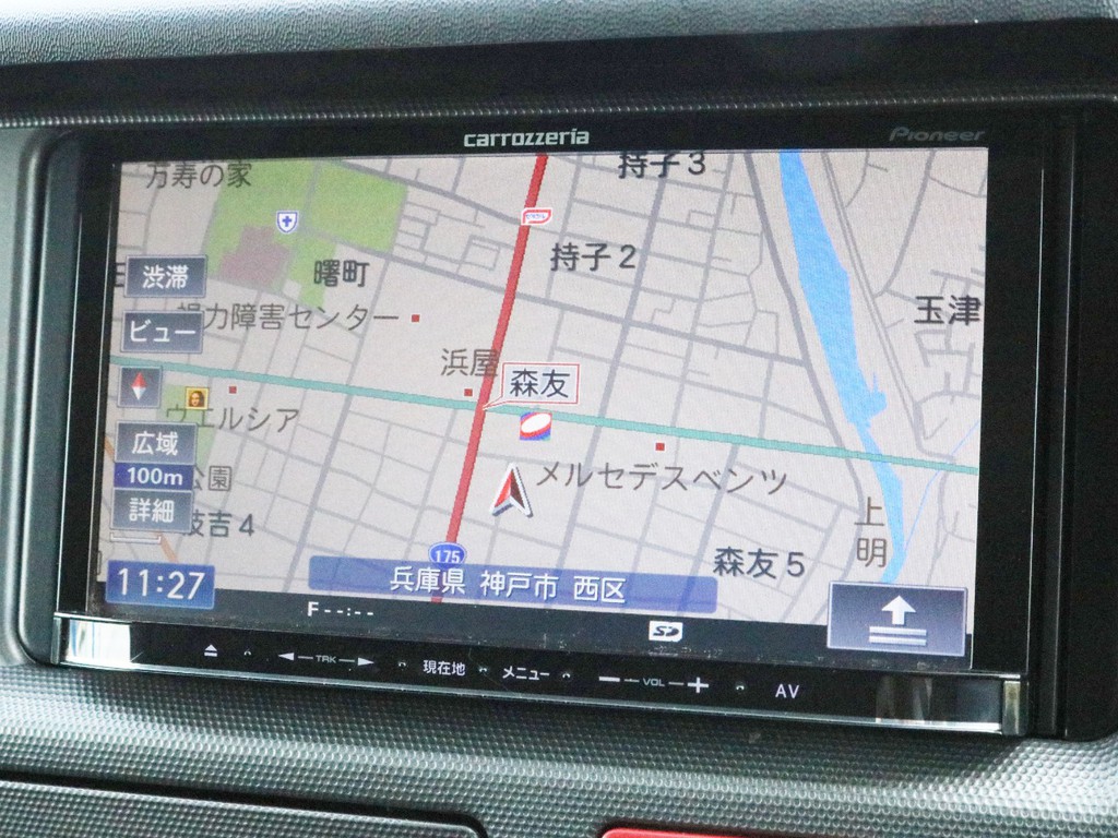 カロッツェリアナビを装着済み！　ナビとしては勿論、オーディオや映像モニターとしてもご活用頂けます。