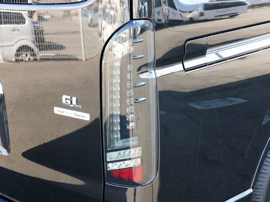 黒いボディに良く似合う！　プレステージLEDテールランプを装着！
