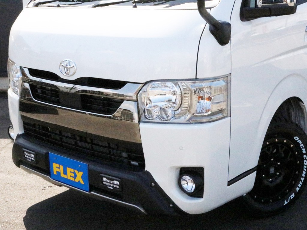 TRDバンパーガードを装着済み！　高い走破性を印象付けるフェイス回りになっています。